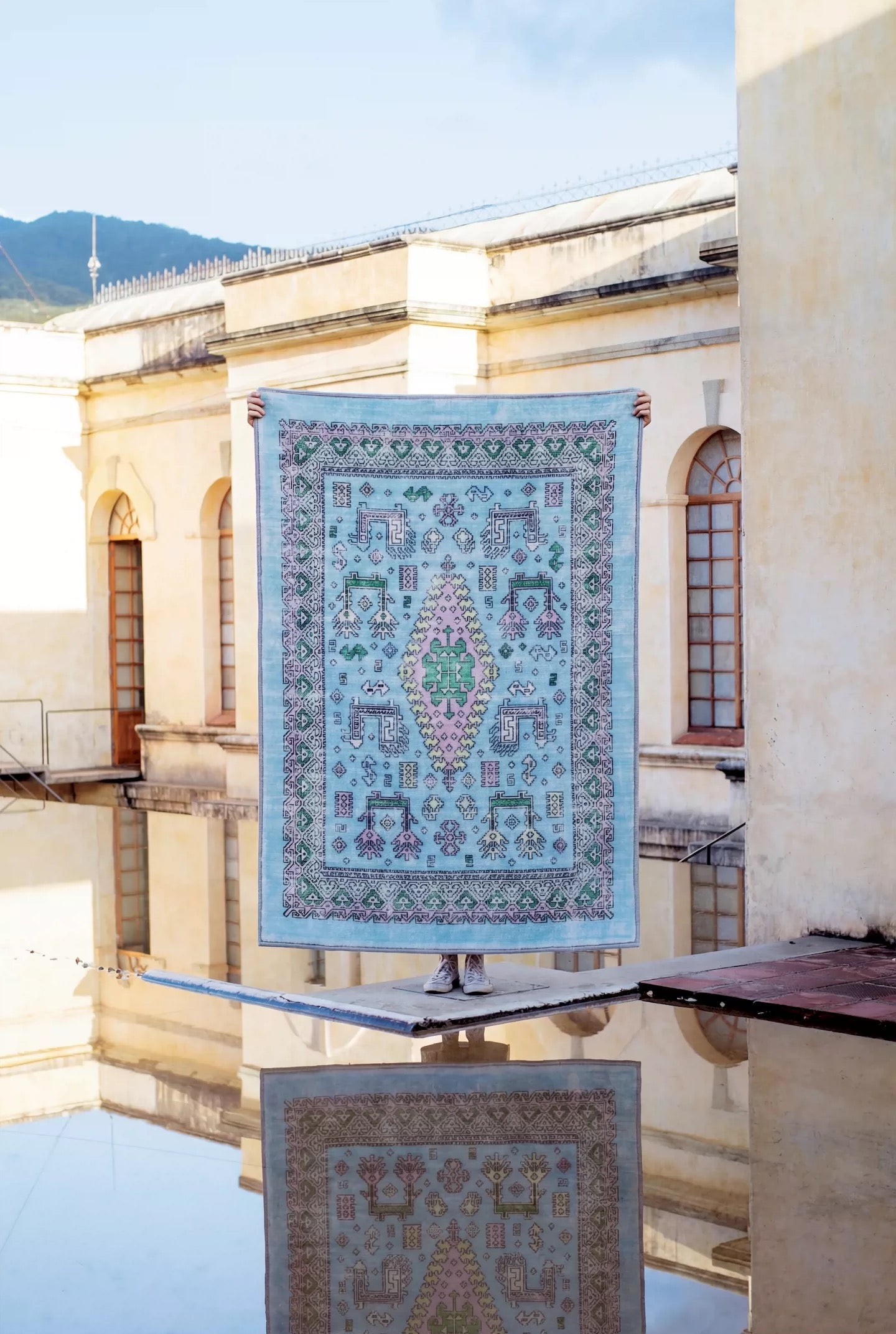 【TRIPPY】ブルーアートラグ