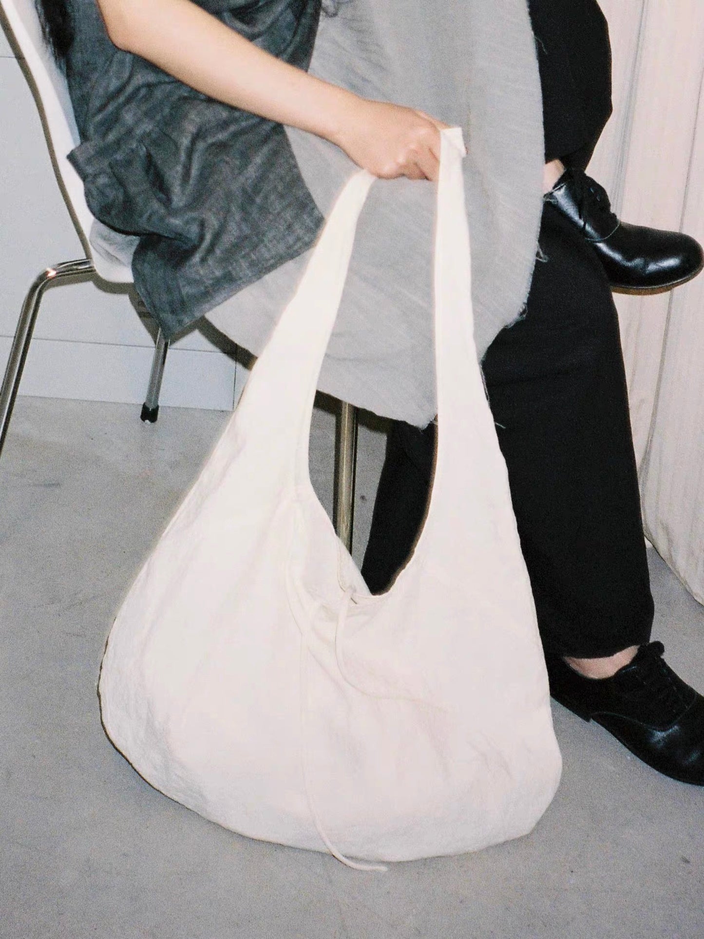 <Another i.> Adjustable Egg-Shaped Crossbody Bag