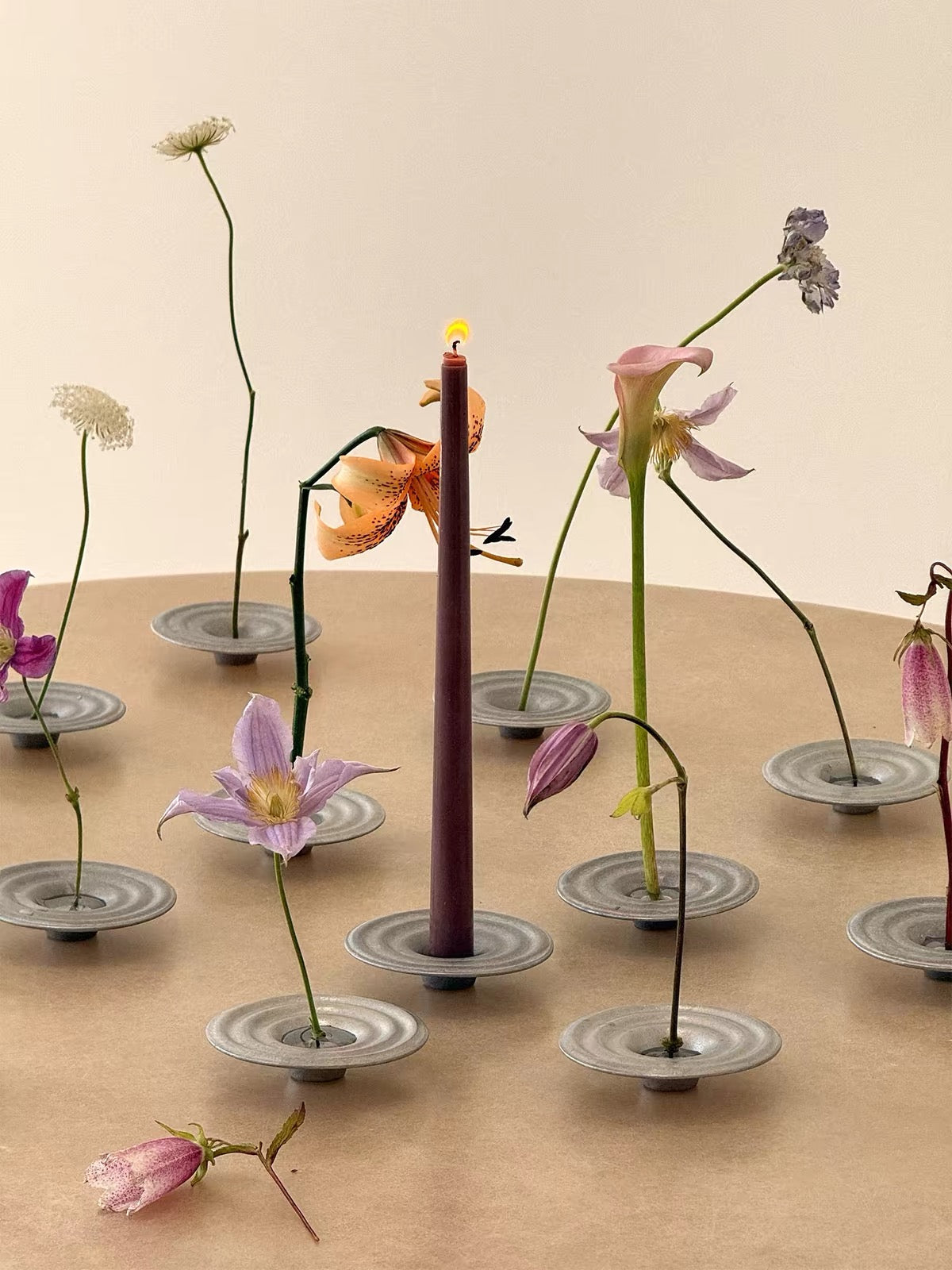 <URFF DECO> 波紋金属花器 一輪挿し 剣山付き 侘寂フラワーベース | Wabi-Sabi Ripple Flower Vase