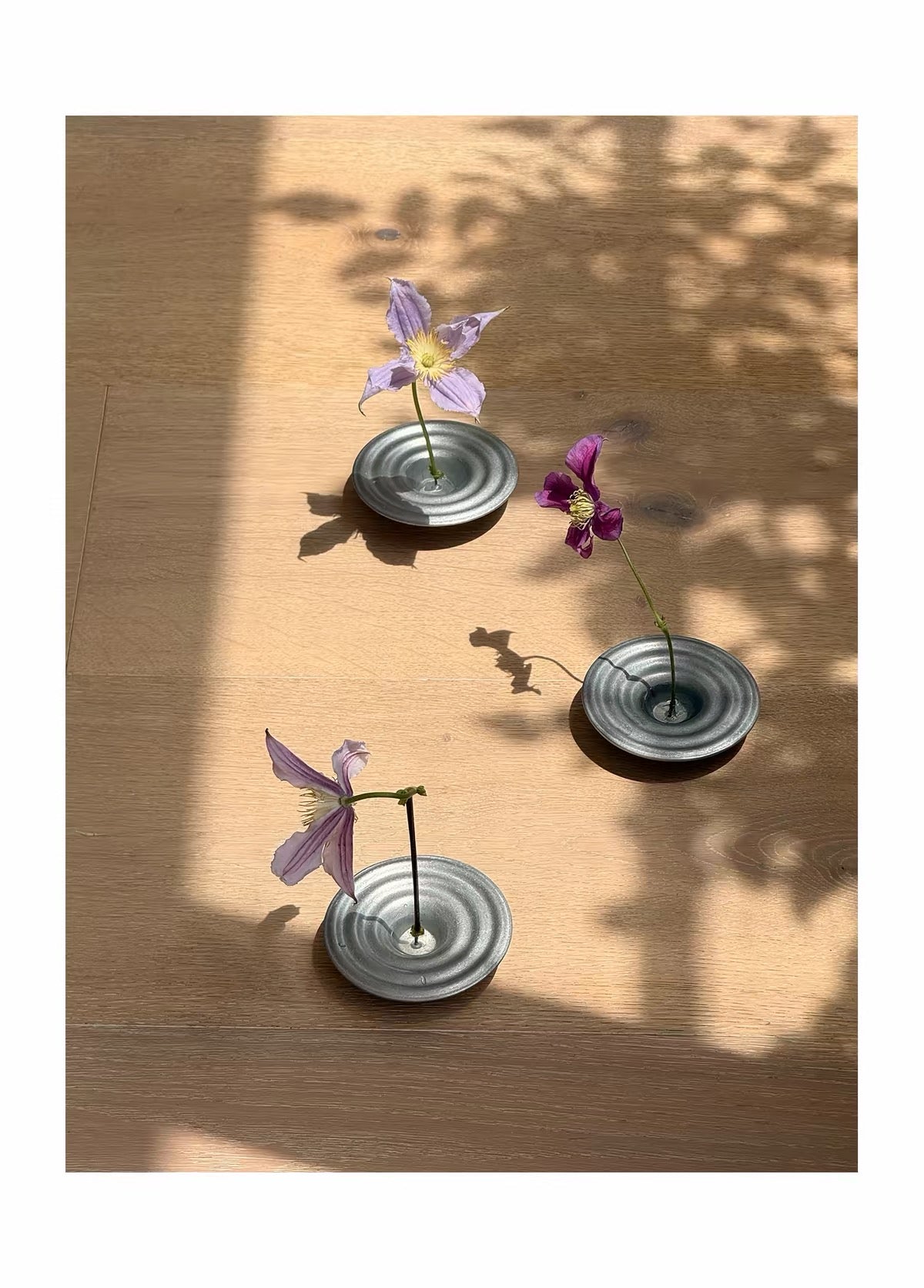 <URFF DECO> 波紋金属花器 一輪挿し 剣山付き 侘寂フラワーベース | Wabi-Sabi Ripple Flower Vase